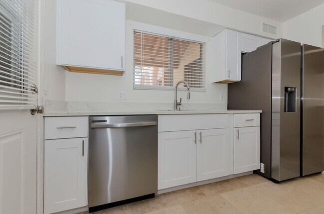 Foto del edificio - 2720 N Beverly Ave