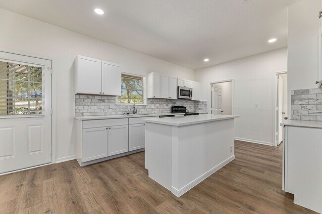 Foto del edificio - 13010 Valleywood Cir