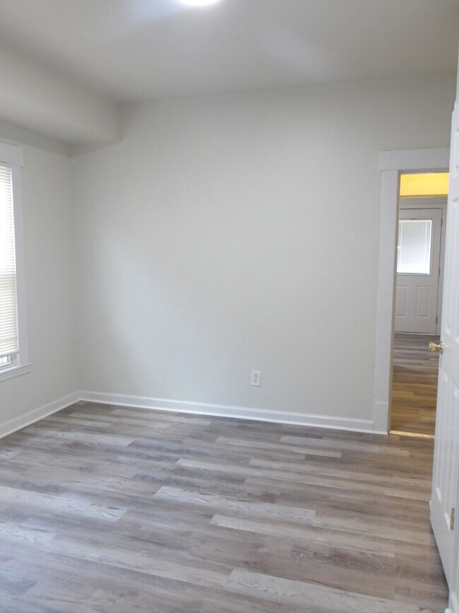 Foto del edificio - 633 W Ormsby Ave