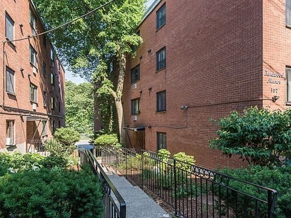 Primary Photo - 197 Kent St