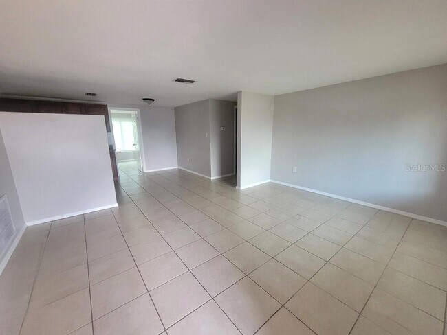 Building Photo - 7815 Waxwood Dr