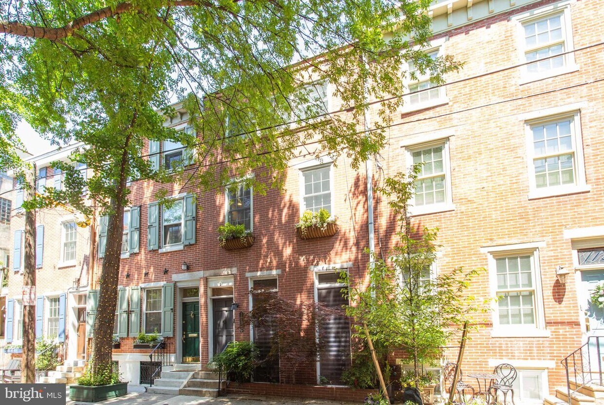 Primary Photo - 1737 Addison St