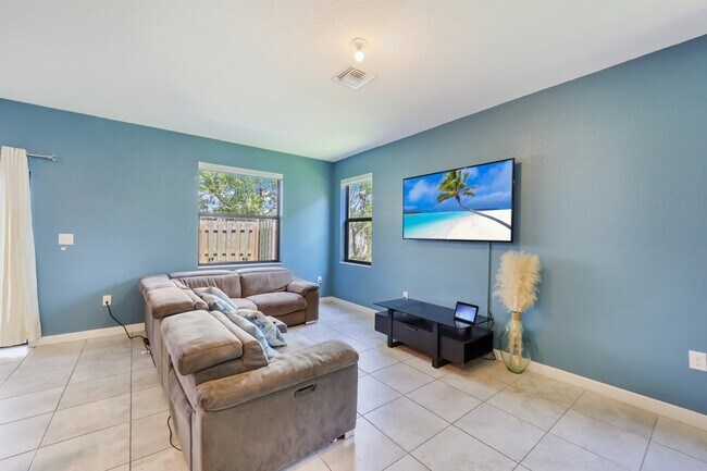 Living room - 20682 NE 2nd Ct