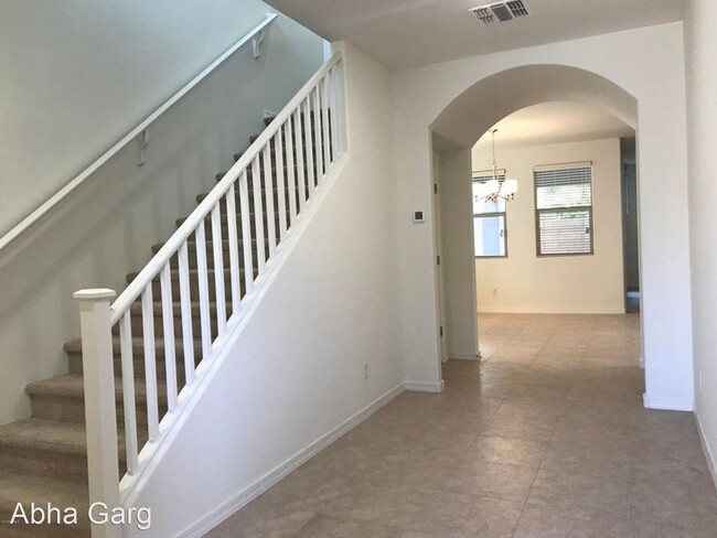 Foto del edificio - 4 br, 2.5 bath House - 12033 W Taylor St