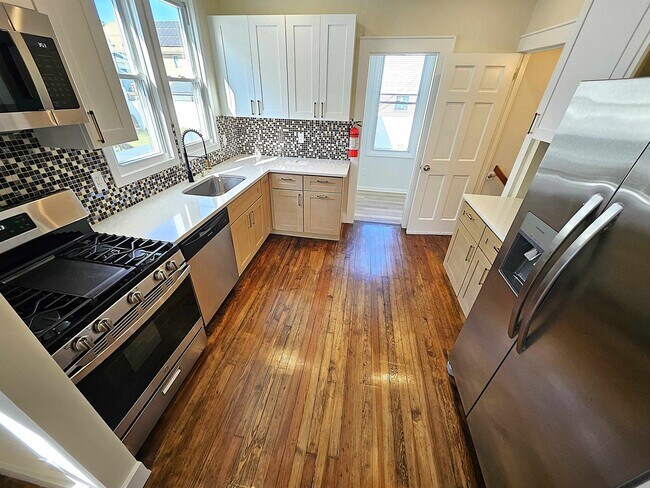 Foto del edificio - 244 Centre Ave