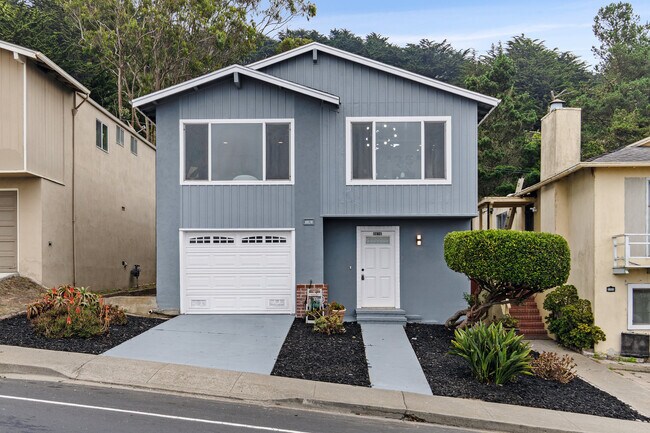 Building Photo - 1161 Skyline Dr