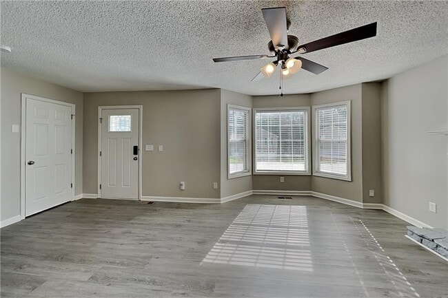 Building Photo - 107 Ivy Trace Ln