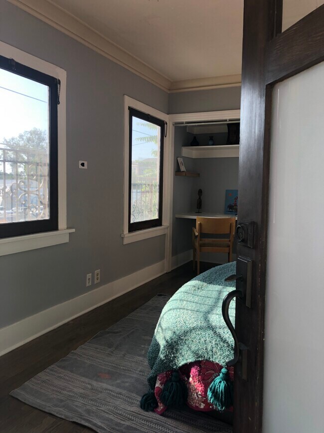 Building Photo - 632 N Virgil Ave