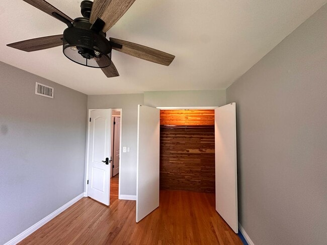 Building Photo - Beautiful 3BR/2BA Home with Large Backyard...