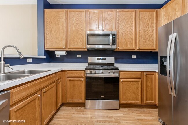 Building Photo - 2429 Golf Ridge Cir