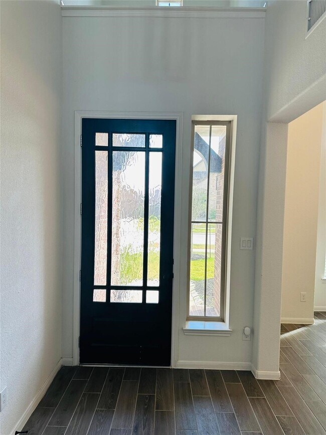 Building Photo - 2419 Humble Wy