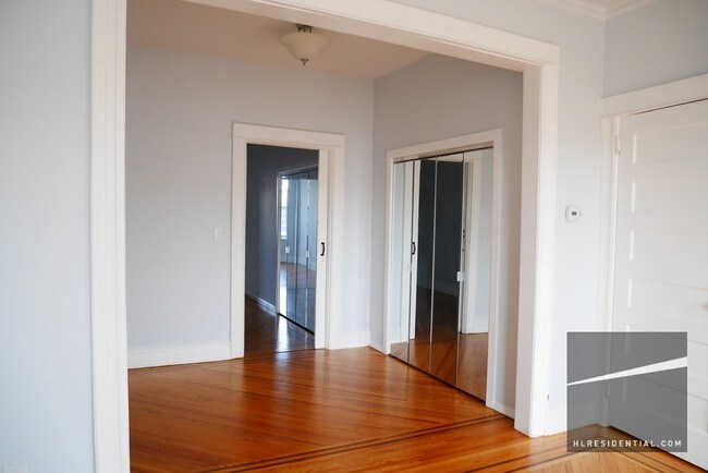 Foto del edificio - 6061 68th Rd