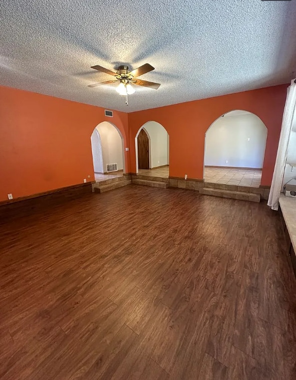 Building Photo - 2112 Castle Ct