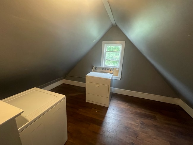 In-unit Laundry - 1032 Clinton Ave S