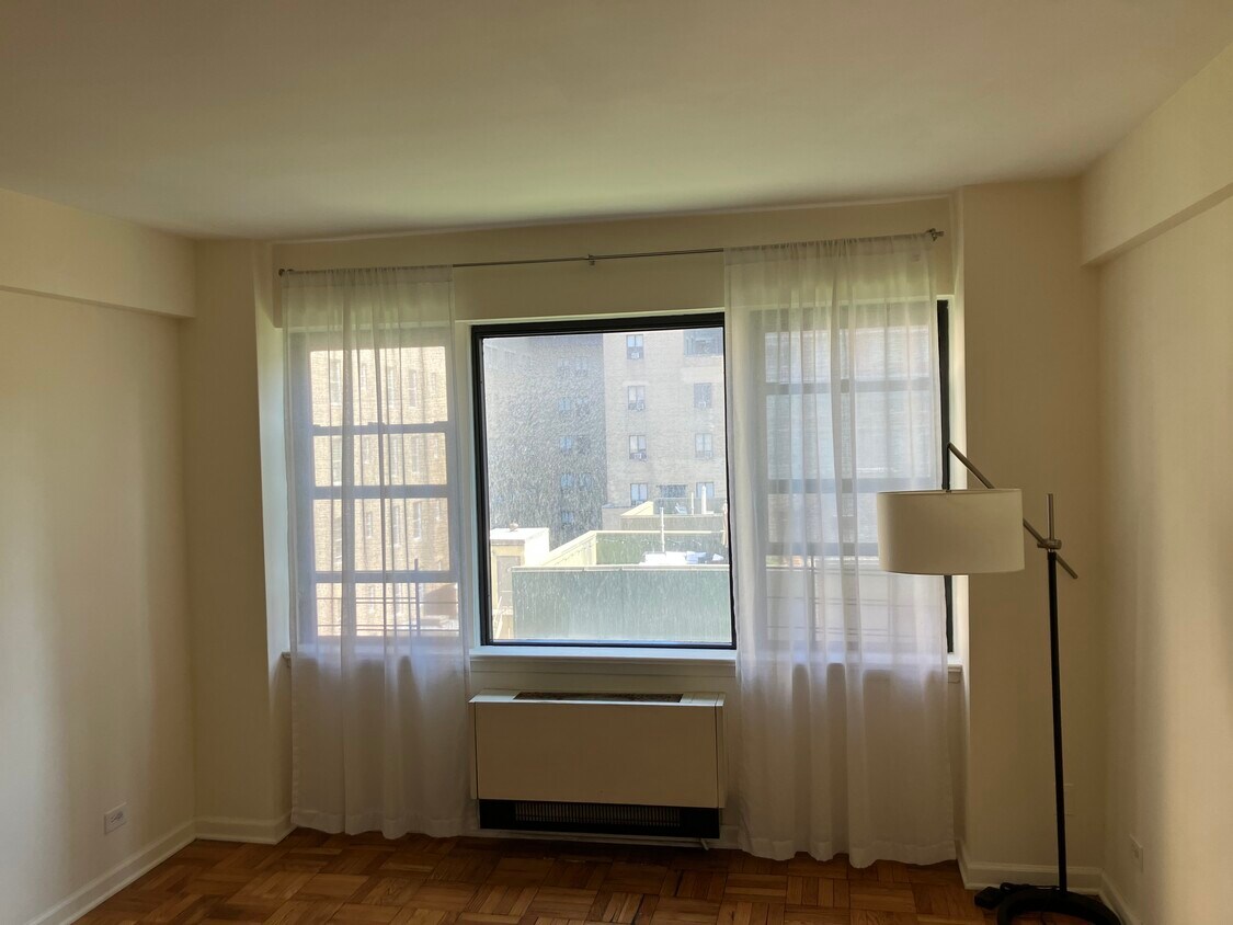 Foto del edificio - 240 E 46th St