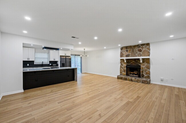 Building Photo - 1520 Springwood Dr SE