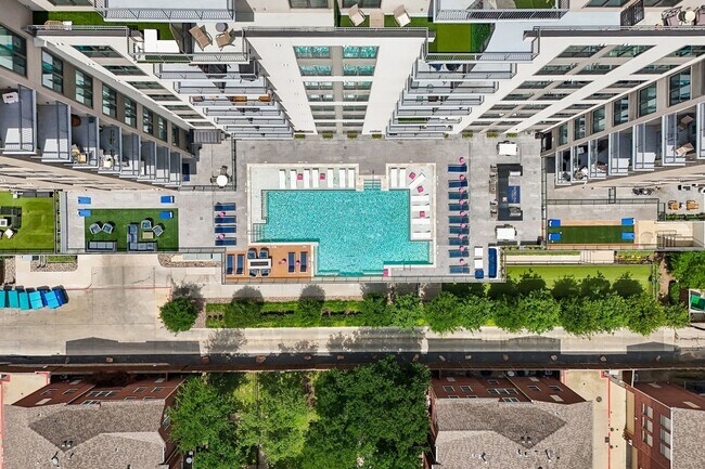 Building Photo - Residences at the Grove