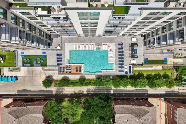 Building Photo - Residences at the Grove