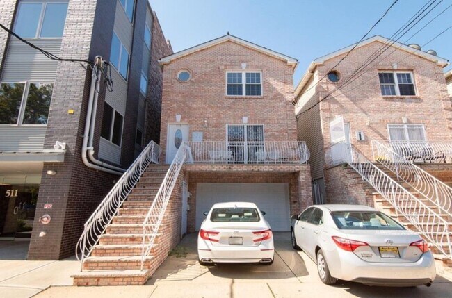 Building Photo - 519 3rd St