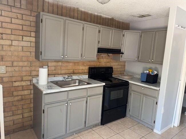 Building Photo - 311 Soria Dr