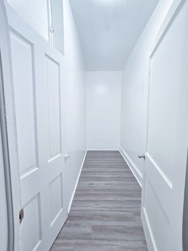 Building Photo - 627 N Main St