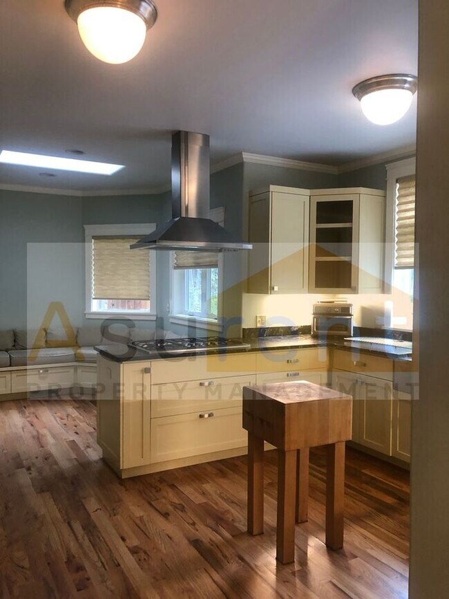 Building Photo - Wonderful Ashland Home Available Now!