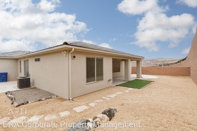 Building Photo - 4 br, 2 bath House - 526 S. The Narrows