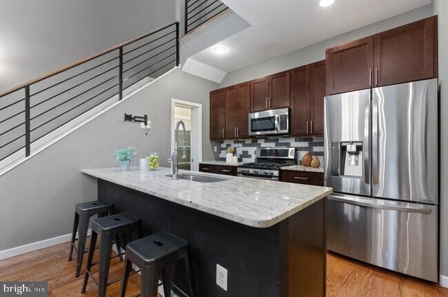 Building Photo - 1423 1st St NW