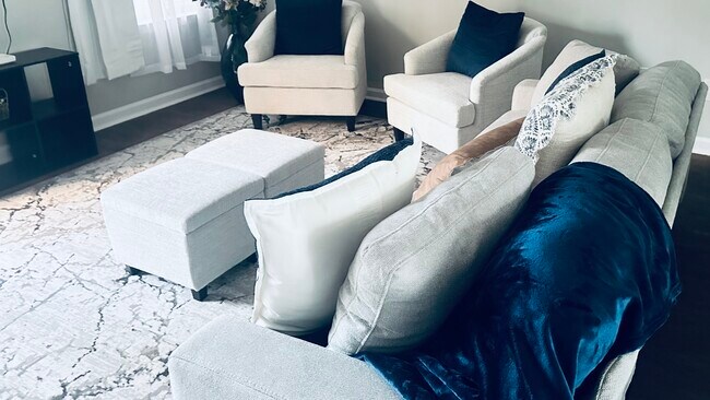 Foto del edificio - 5013 Chupp Way Cir