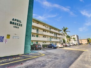 Building Photo - 1333 E Hallandale Beach Blvd