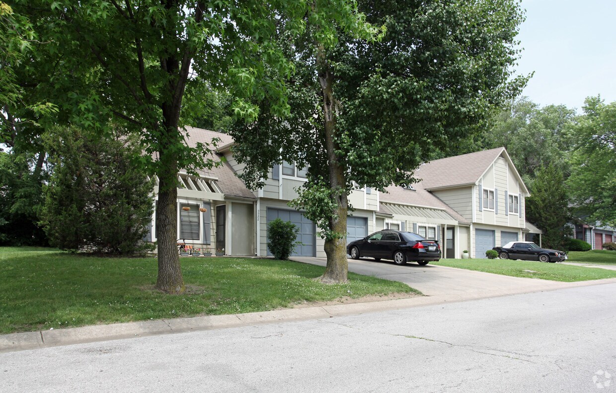 Foto del edificio - Locust Wood Townhomes