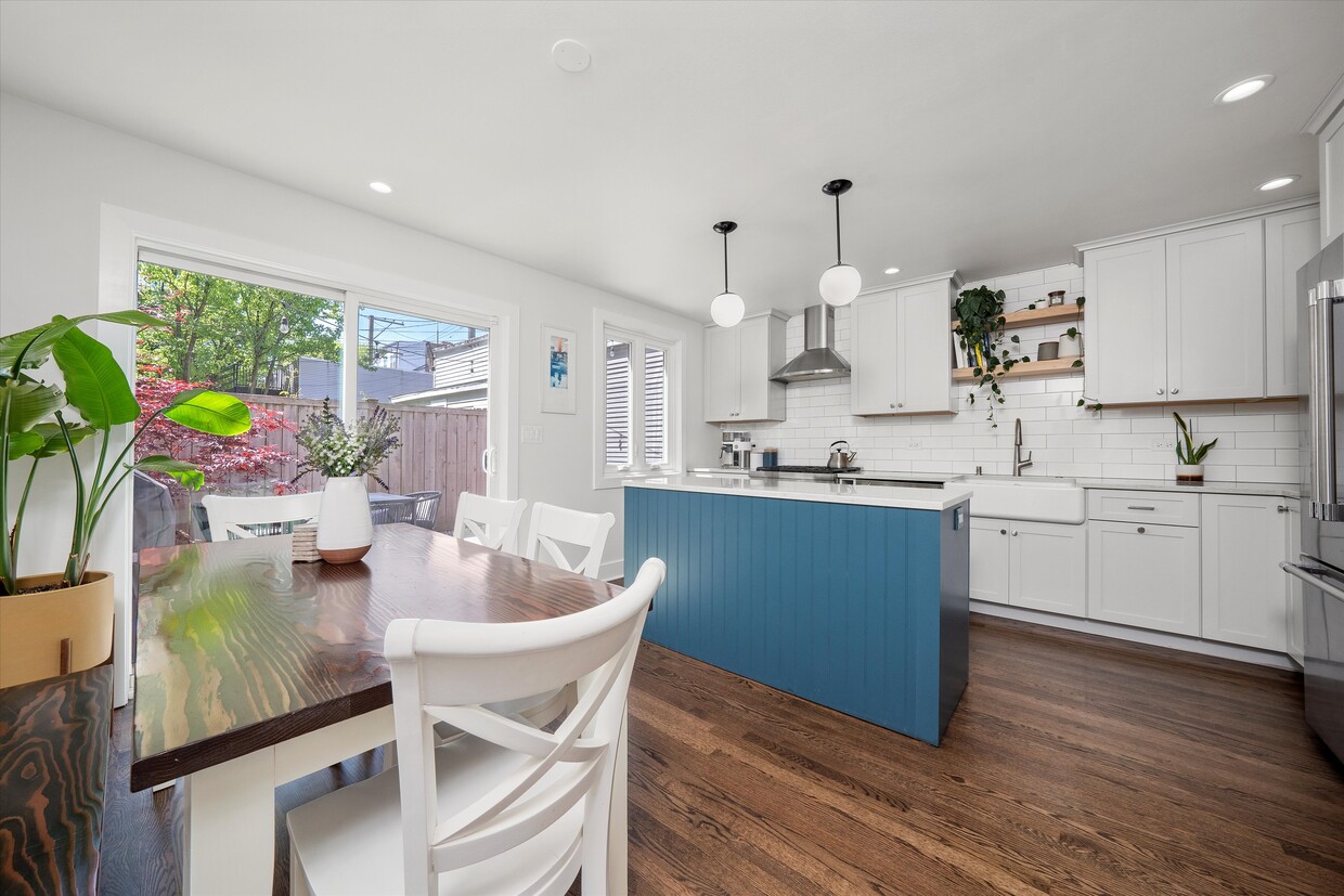Foto principal - 1011 W Dickens Ave