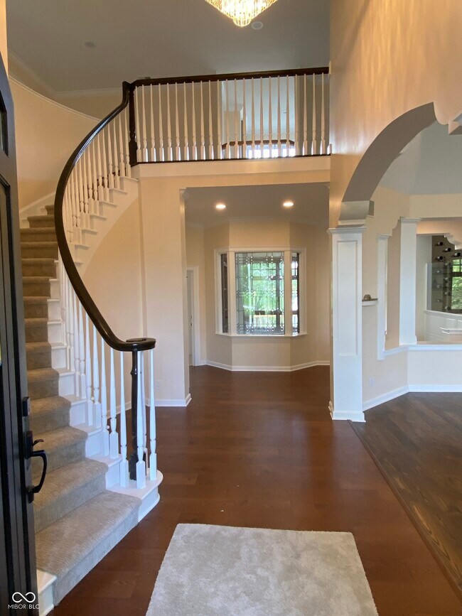 Foto del edificio - 729 Mayfair Ln