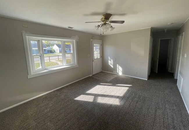 Building Photo - 3-Bedroom Single Family Home with Spacious Backyard - Available August 1st!