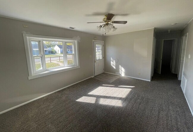 Foto del edificio - 3-Bedroom Single Family Home with Spacious Backyard - Available August 1st!