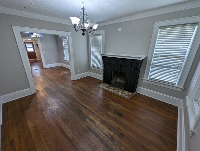 Foto del edificio - Beautiful Murray Hill 3/1 on a corner lot....