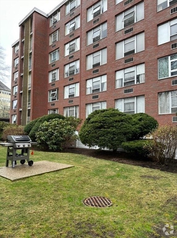 Building Photo - 20 Hammond Pond Pkwy