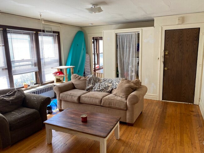 Foto del edificio - 1047 E Johnson St
