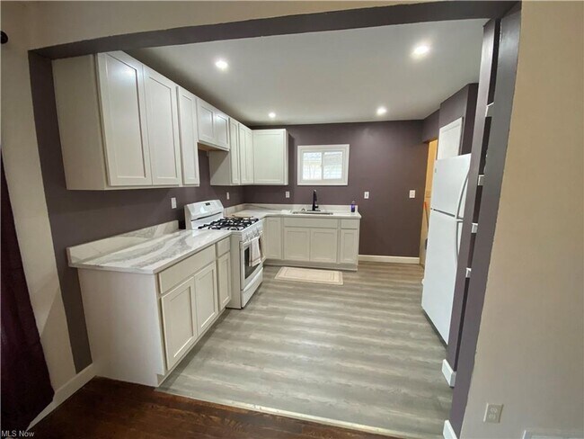 Foto del edificio - Renovated 3 Bedroom Home with 2 Full Baths