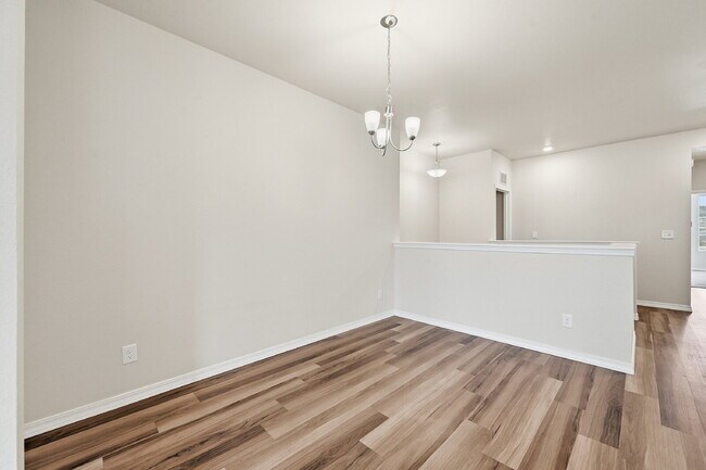 Foto del edificio - $2,295.95-  3-Bed, 3-Bath Home in Colorado Springs with a fenced back yard
