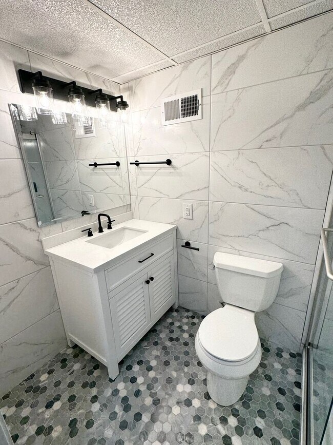 Building Photo - FURNISHED Studio @ University Towers Available FALL 2026!