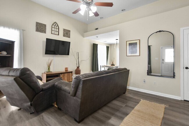 Foto del edificio - Pet Friendly Three Bedroom!