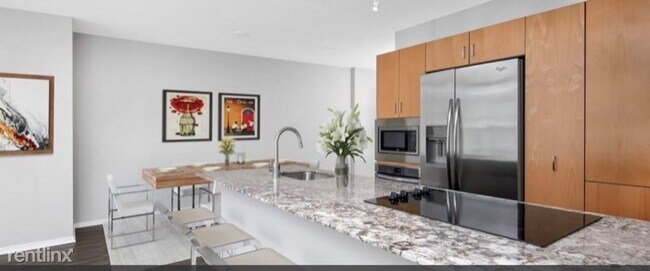 Foto del edificio - 2 br, 2 bath Apartment - 393 E Illinois St