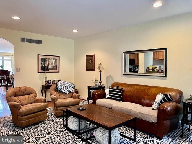 Building Photo - 668 Greycliffe Ln