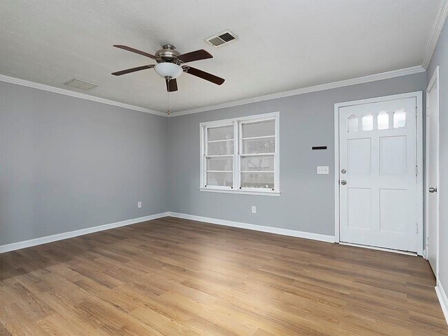 Building Photo - 3802 Villa Ct