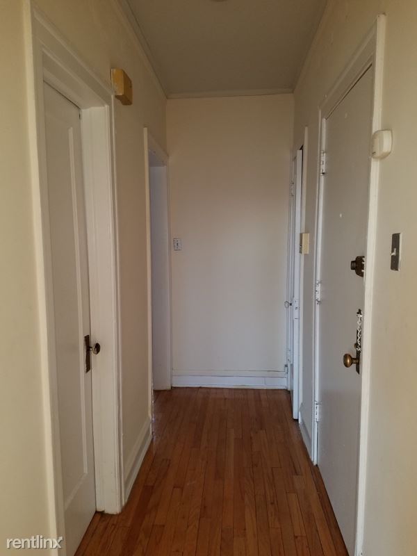 Building Photo - Studio, 1 bath Apartment - 1904 W Pratt Blvd