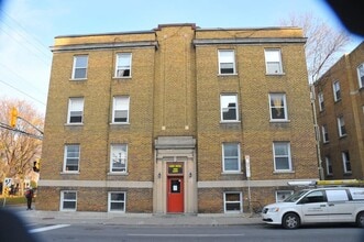 Building Photo - Royal Court Apartments