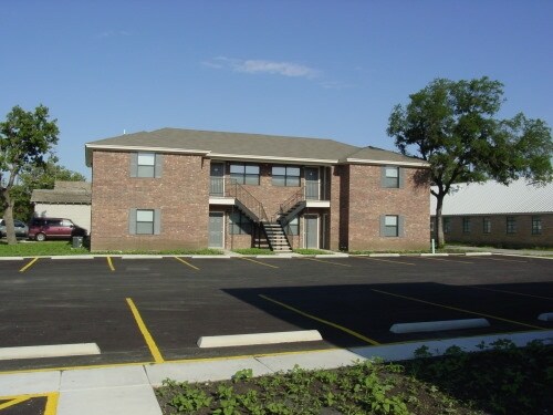 Primary Photo - Saunders Street Apartments