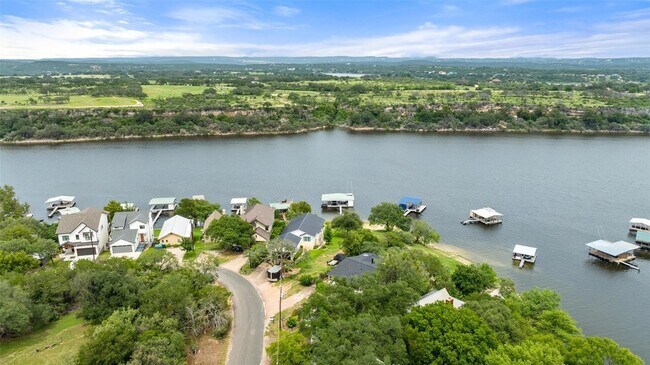 Foto del edificio - 1201 Lakeshore Dr