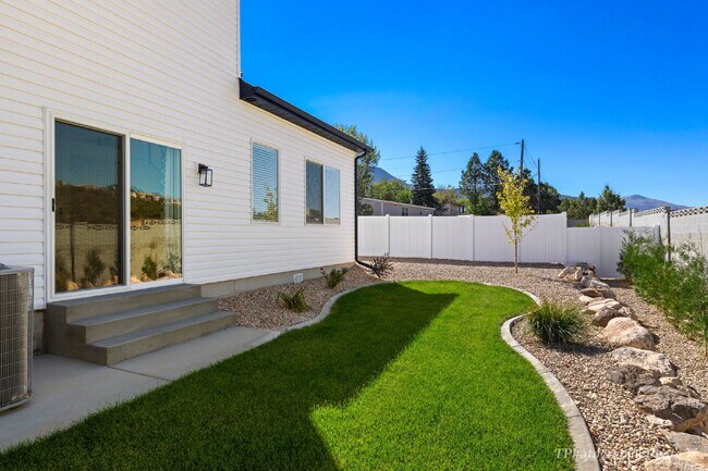 Foto del edificio - Private Master Suite Near SUU | Utilities Included | Female Housing | $850/Month